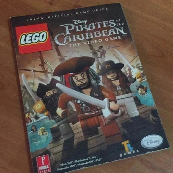 Lego Pirates of the Caribbean, the Video Game Book - Picture 2 of 4